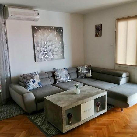 Apartment & Rooms Laura Брела Екстер'єр фото