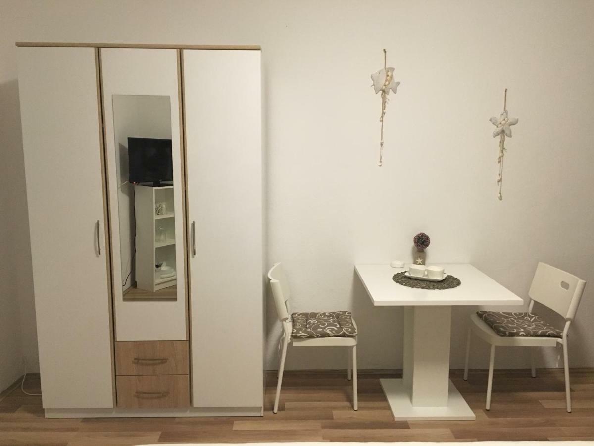 Apartment & Rooms Laura Брела Екстер'єр фото