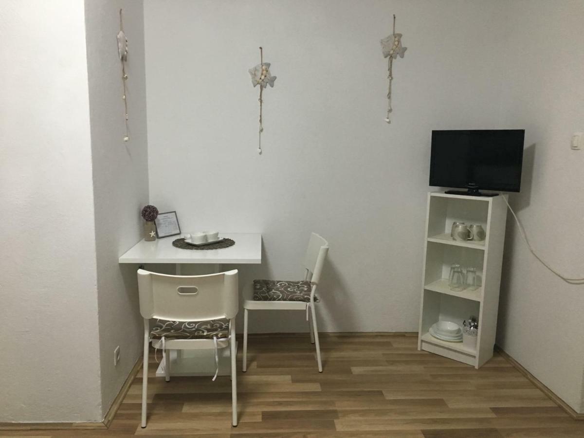 Apartment & Rooms Laura Брела Екстер'єр фото
