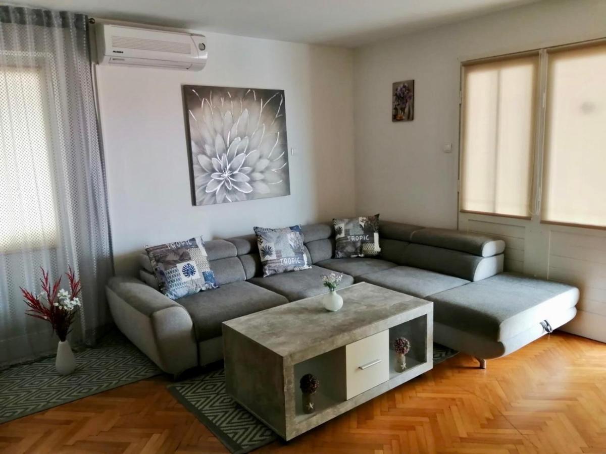 Apartment & Rooms Laura Брела Екстер'єр фото