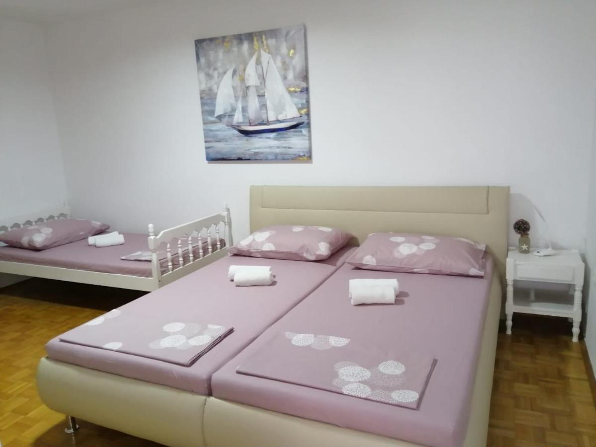 Apartment & Rooms Laura Брела Екстер'єр фото